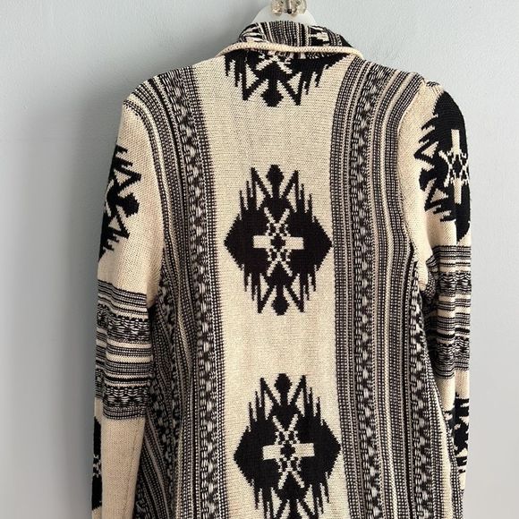Black and Cream Patterned Women's Sweater - Picture 10 of 13